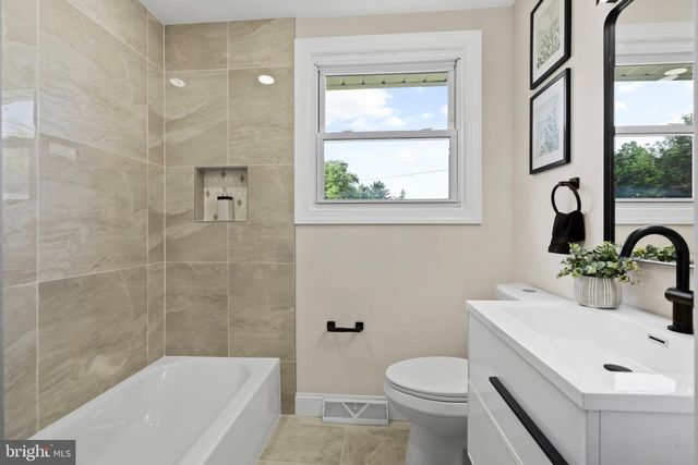 718 ROBERTS AVE, Lindenwold, NJ 08021