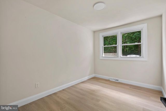 718 ROBERTS AVE, Lindenwold, NJ 08021