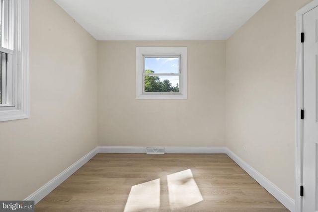 718 ROBERTS AVE, Lindenwold, NJ 08021
