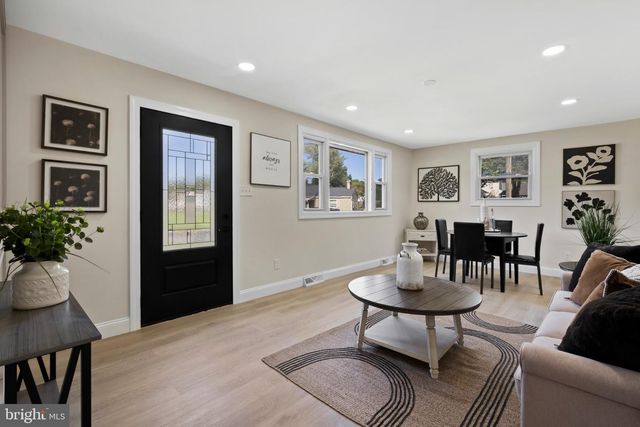 718 ROBERTS AVE, Lindenwold, NJ 08021