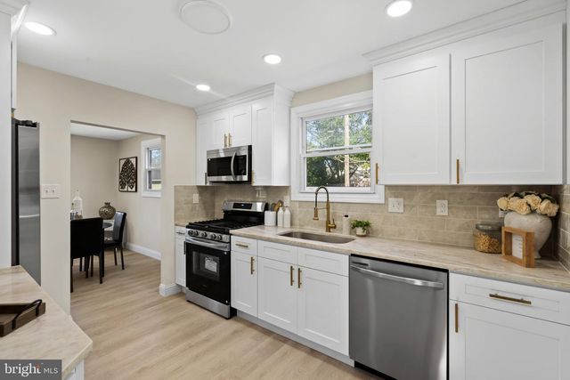 718 ROBERTS AVE, Lindenwold, NJ 08021