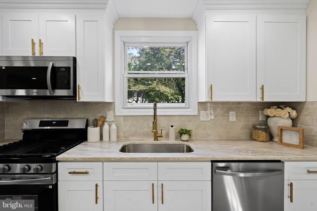 718 ROBERTS AVE, Lindenwold, NJ 08021