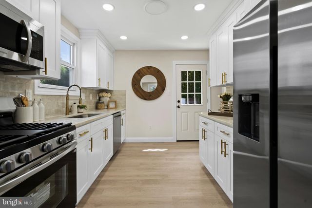 718 ROBERTS AVE, Lindenwold, NJ 08021