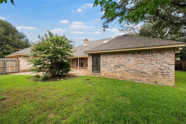 800 Wooded Crest Drive, Woodway, TX 76712