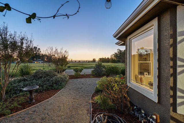 35700 Lasiandra Ln, Davis, CA 95616