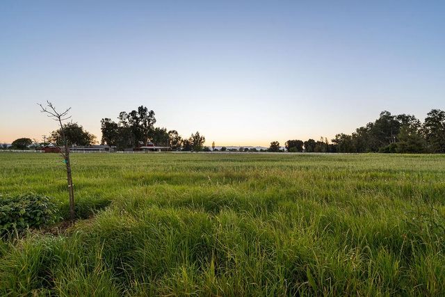 35700 Lasiandra Ln, Davis, CA 95616