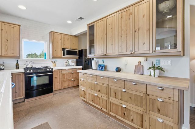 35700 Lasiandra Ln, Davis, CA 95616