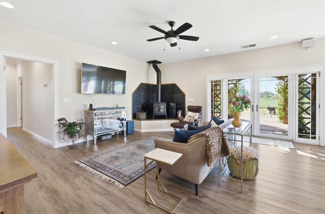 35700 Lasiandra Ln, Davis, CA 95616