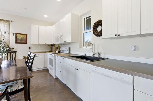 35700 Lasiandra Ln, Davis, CA 95616