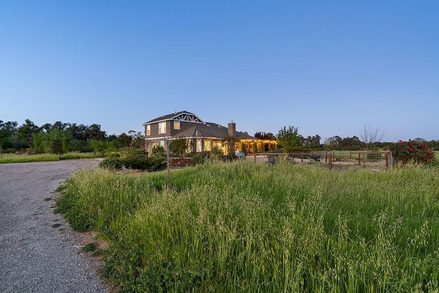 35700 Lasiandra Ln, Davis, CA 95616
