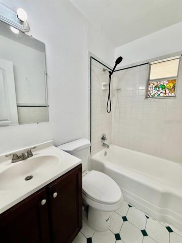 1607 E MAPLE AVENUE, Tampa, FL 33604