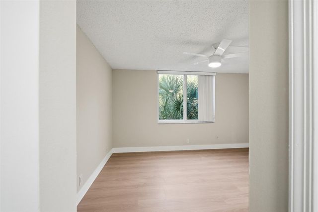 9430 Poinciana Place 409, Davie, FL 33324