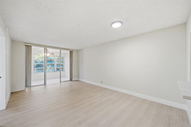 9430 Poinciana Place 409, Davie, FL 33324