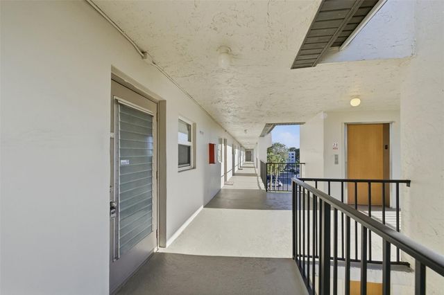 9430 Poinciana Place 409, Davie, FL 33324