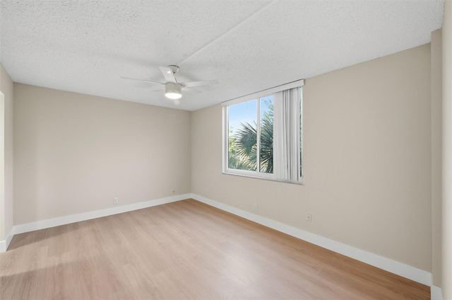 9430 Poinciana Place 409, Davie, FL 33324