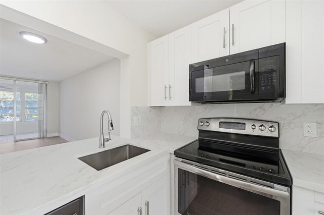 9430 Poinciana Place 409, Davie, FL 33324