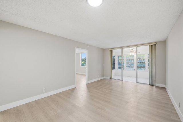 9430 Poinciana Place 409, Davie, FL 33324