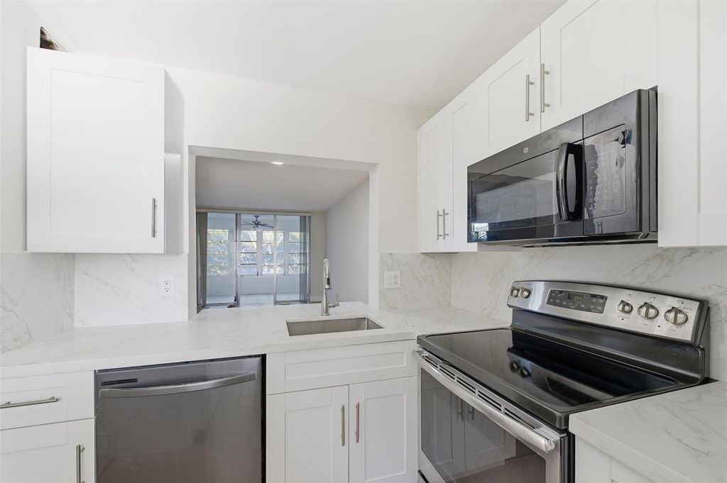 9430 Poinciana Place 409, Davie, FL 33324