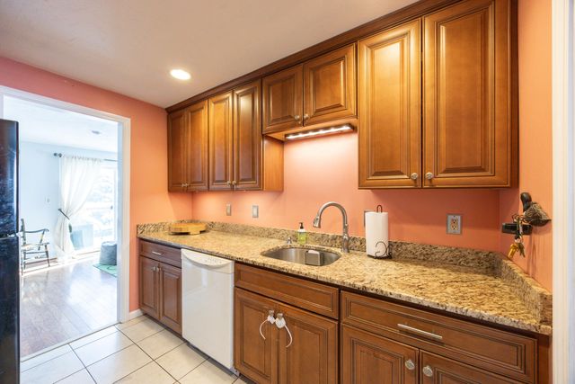 225 Lincoln Street APT D8, South Duxbury, MA 02332