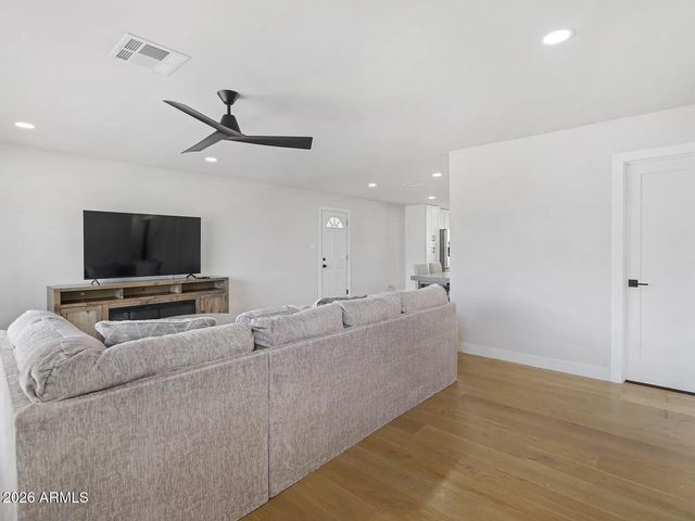 8626 E ROANOKE Avenue, Scottsdale, AZ 85257