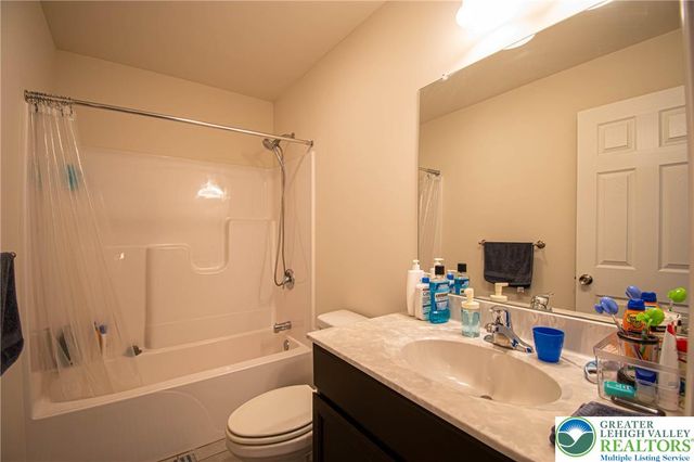 1718 Charley Lane, Bethlehem Twp, PA 18020