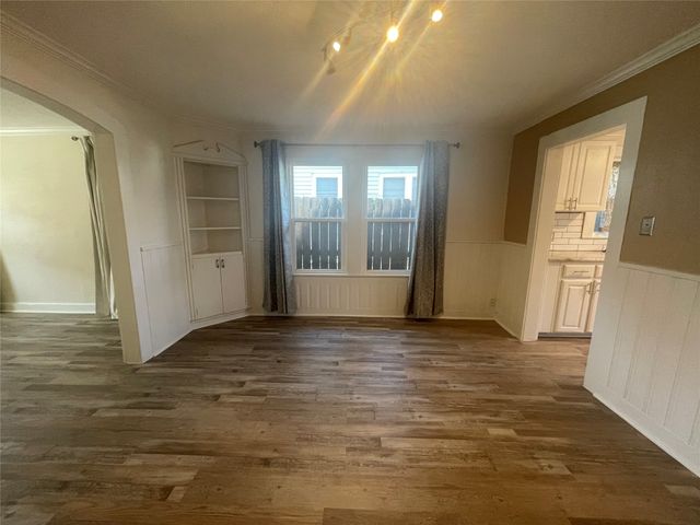 3320 W 5th Street, Fort Worth, TX 76107