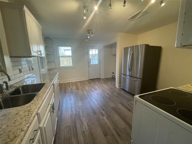 3320 W 5th Street, Fort Worth, TX 76107