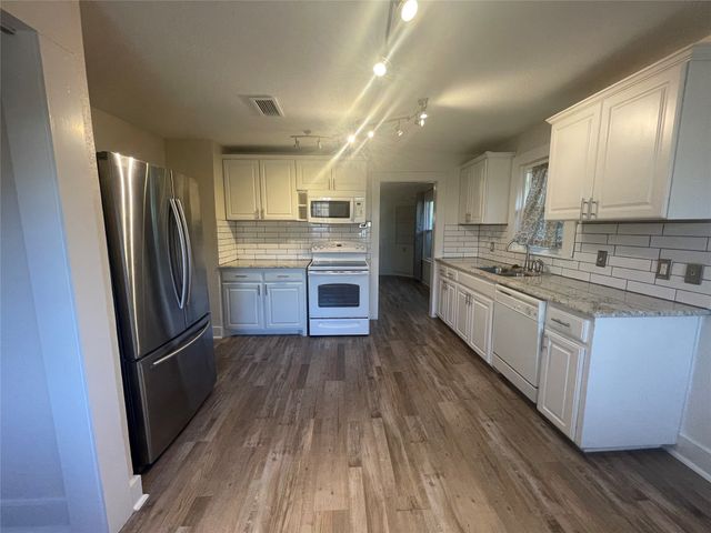 3320 W 5th Street, Fort Worth, TX 76107