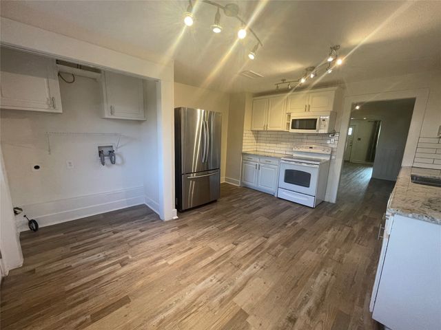 3320 W 5th Street, Fort Worth, TX 76107