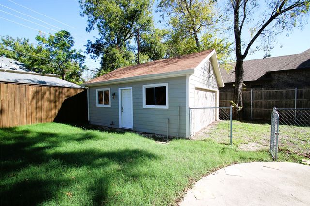 3320 W 5th Street, Fort Worth, TX 76107