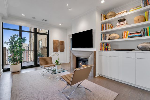 2525 N Pearl Street 1801, Dallas, TX 75201