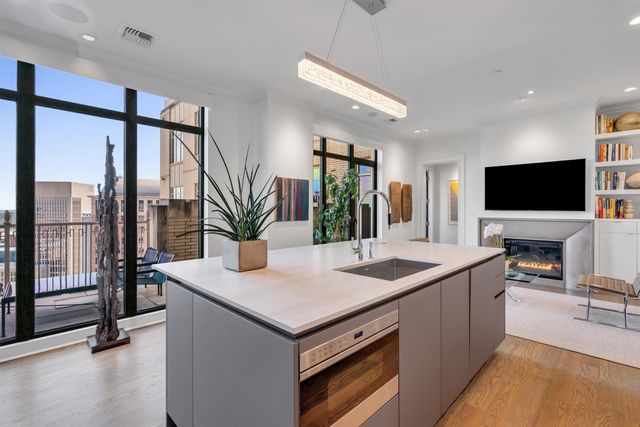 2525 N Pearl Street 1801, Dallas, TX 75201