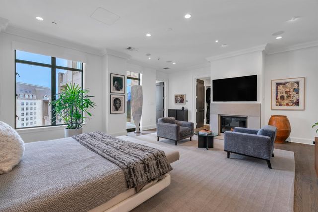 2525 N Pearl Street 1801, Dallas, TX 75201