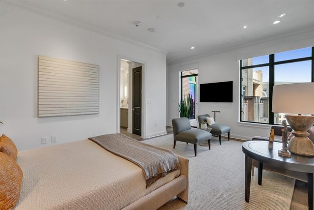 2525 N Pearl Street 1801, Dallas, TX 75201