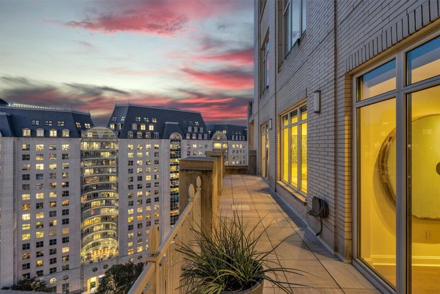 2525 N Pearl Street 1801, Dallas, TX 75201