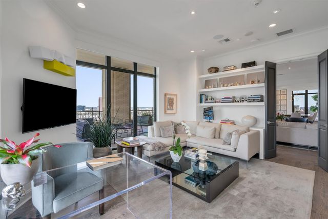 2525 N Pearl Street 1801, Dallas, TX 75201