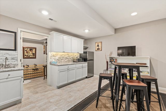 4715 NE Briarwood Drive, Ankeny, IA 50021