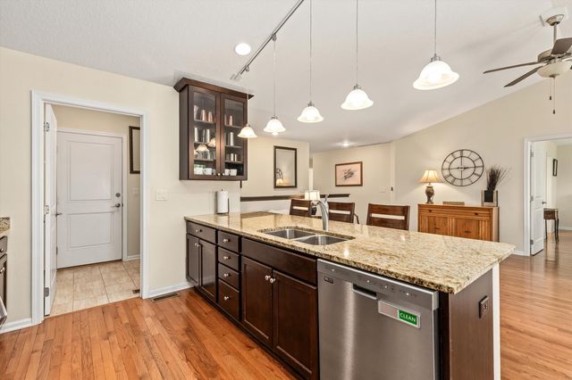 4715 NE Briarwood Drive, Ankeny, IA 50021