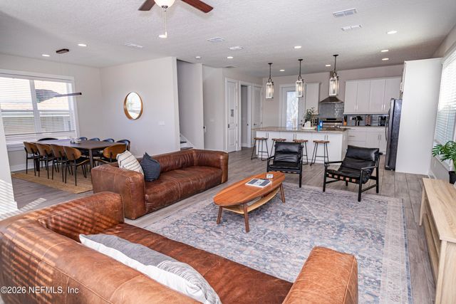 215-217 N 12TH Avenue, Jacksonville Beach, FL 32250