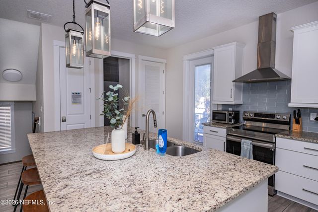215-217 N 12TH Avenue, Jacksonville Beach, FL 32250