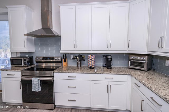 215-217 N 12TH Avenue, Jacksonville Beach, FL 32250