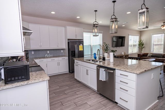 215-217 N 12TH Avenue, Jacksonville Beach, FL 32250