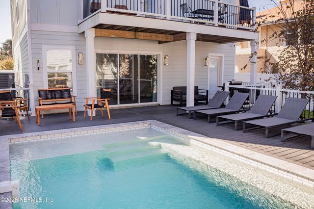 215-217 N 12TH Avenue, Jacksonville Beach, FL 32250