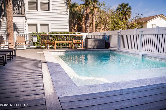 215-217 N 12TH Avenue, Jacksonville Beach, FL 32250