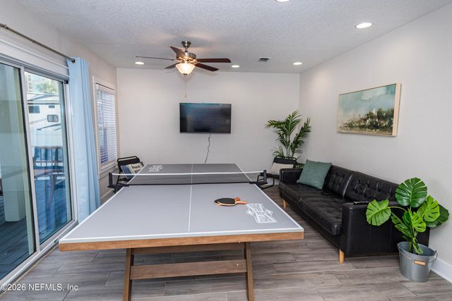 215-217 N 12TH Avenue, Jacksonville Beach, FL 32250