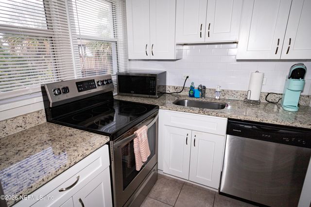 215-217 N 12TH Avenue, Jacksonville Beach, FL 32250