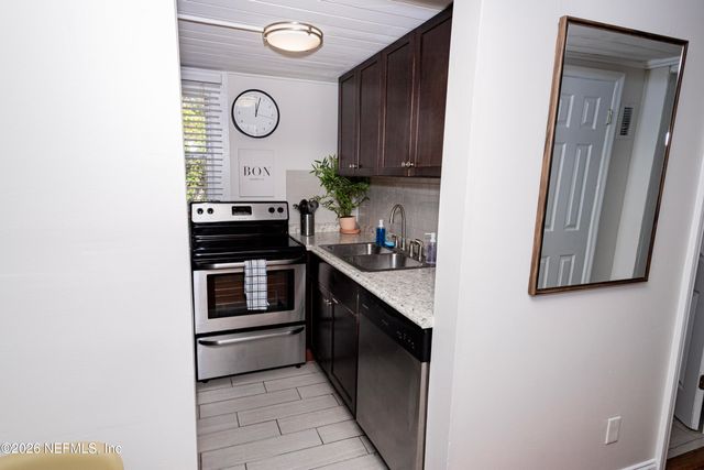 215-217 N 12TH Avenue, Jacksonville Beach, FL 32250