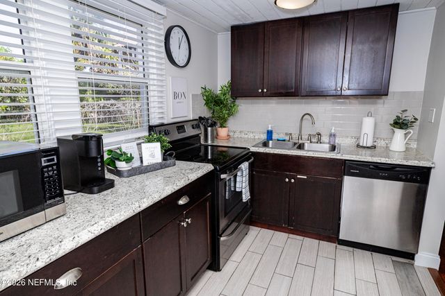 215-217 N 12TH Avenue, Jacksonville Beach, FL 32250