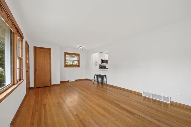 22 6th Street, Downers Grove, IL 60515