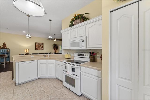 2312 BROOKFIELD GREENS CIRCLE 61, Sun City Center, FL 33573